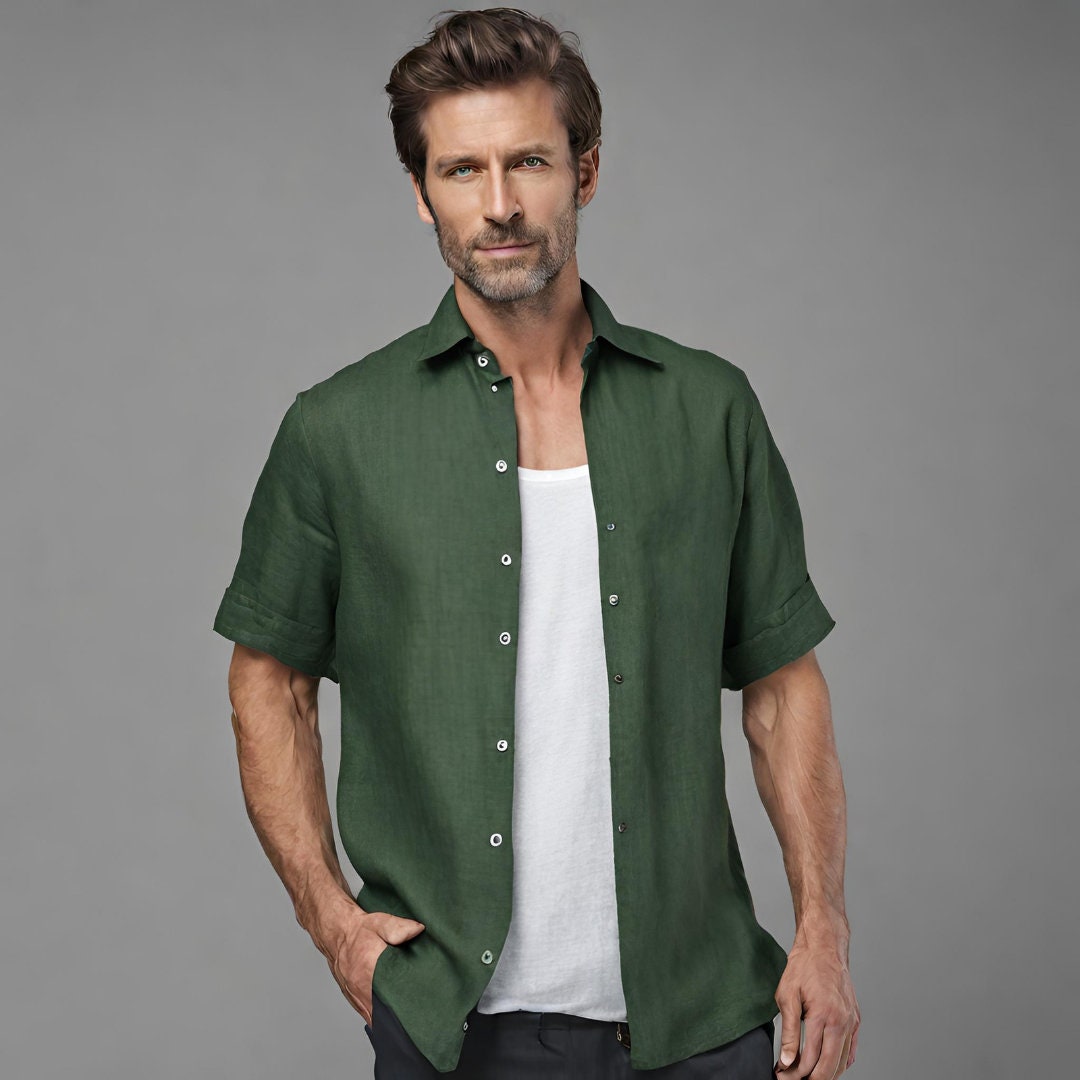 Short sleeve classic men's shirt of linen fabric